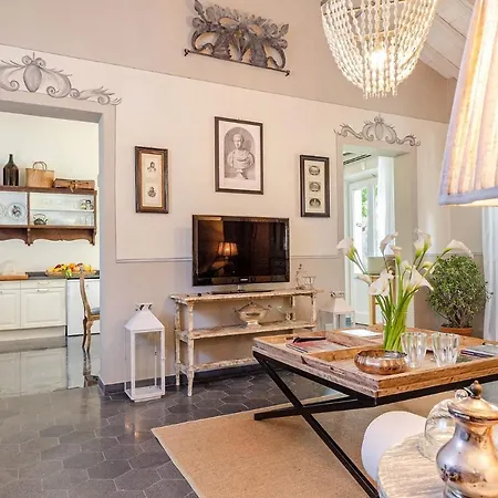 Nanni, Romantic And Luxury With Pool Pescia