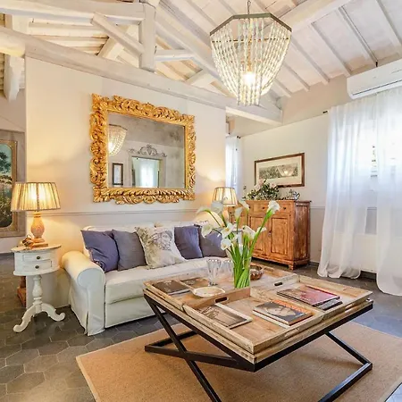 Nanni, Romantic And Luxury With Pool Pescia