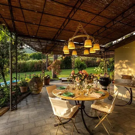 Willa Nanni, Romantic And Luxury With Pool Pescia